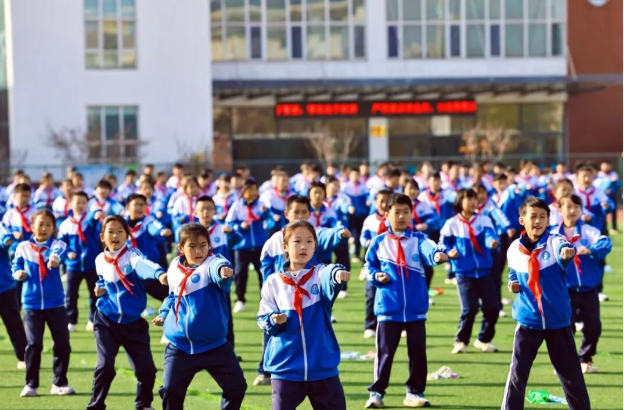 大课间每天一节体育课实施体育准则推进学生体育锻炼融入日常